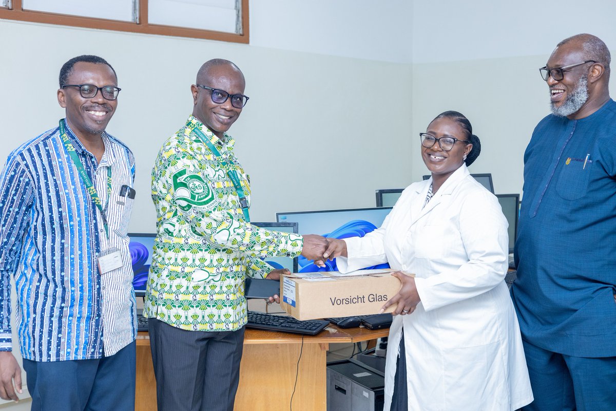 ChsKnust's tweet photo. The Department of Pathology at KNUST has received 11 computers and lab supplies from the Sainsbury Wellcome Centre.

A strong step toward improving research, training, and healthcare delivery through global collaboration.

Read More: https://t.co/RsQTkboUGt

#KNUST #HealthScience https://t.co/bndBXKfX2w