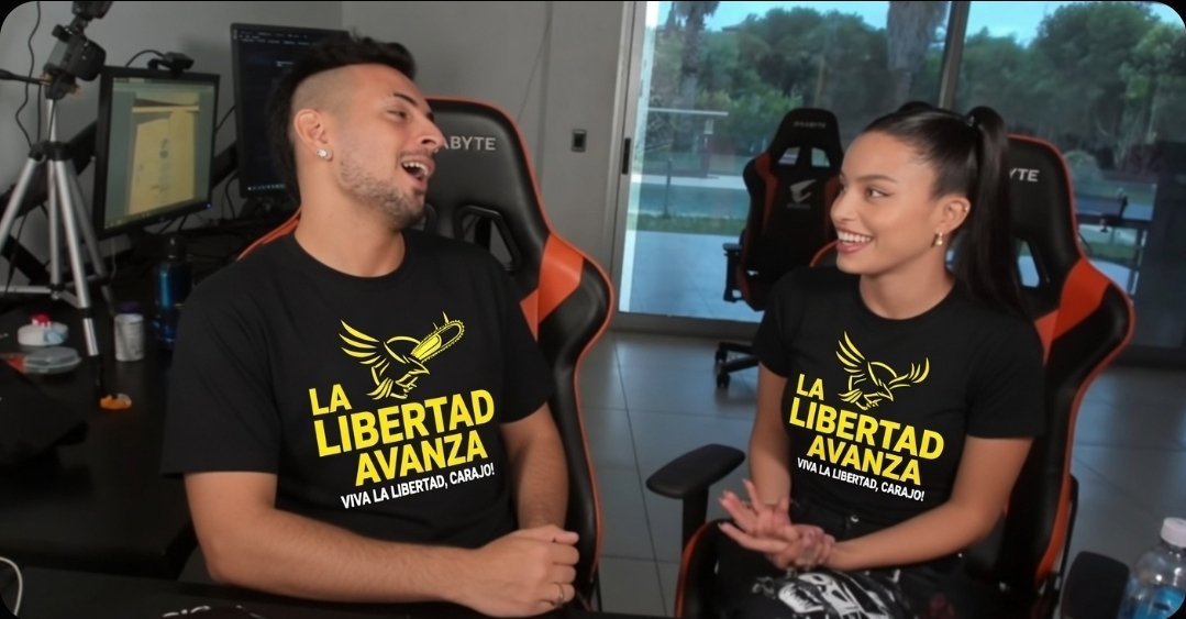 - Por el Javo o por Axel?

- Por el toto