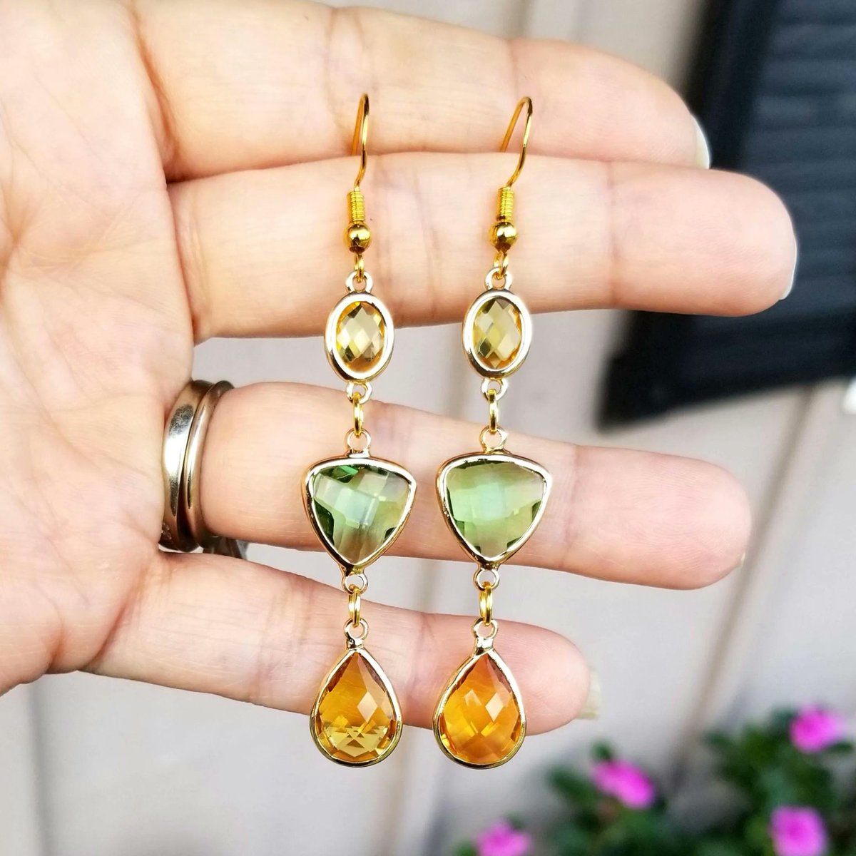 TrendingNowGift's tweet image. 14k Gold Citrine &amp;amp; Peridot Dangle Earrings #jewelry #earrings #citrineearrings #Citrine #peridot #peridotearrings #dangleearrings #Mothersday #mothersdaygifts #handmadejewelry #handmadeearrings #bridal #wedding #prom #etsy 

 etsy.me/3YEJFEg via @Etsy