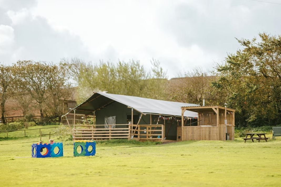 WeAcceptPets's tweet image. 🌿 Hillside Glamping Holidays 🌿

The safari tents are positioned within a spacious 5-acre field, boasting stunning views across Gower, including the Loughor Estuary, charming hamlets &amp;amp; dramatic rocky outcrops. ⛺

Accepts 🐶 🐈
weacceptpets.co.uk/Glamorgan/8308

#GowerPeninsula #Glamping
