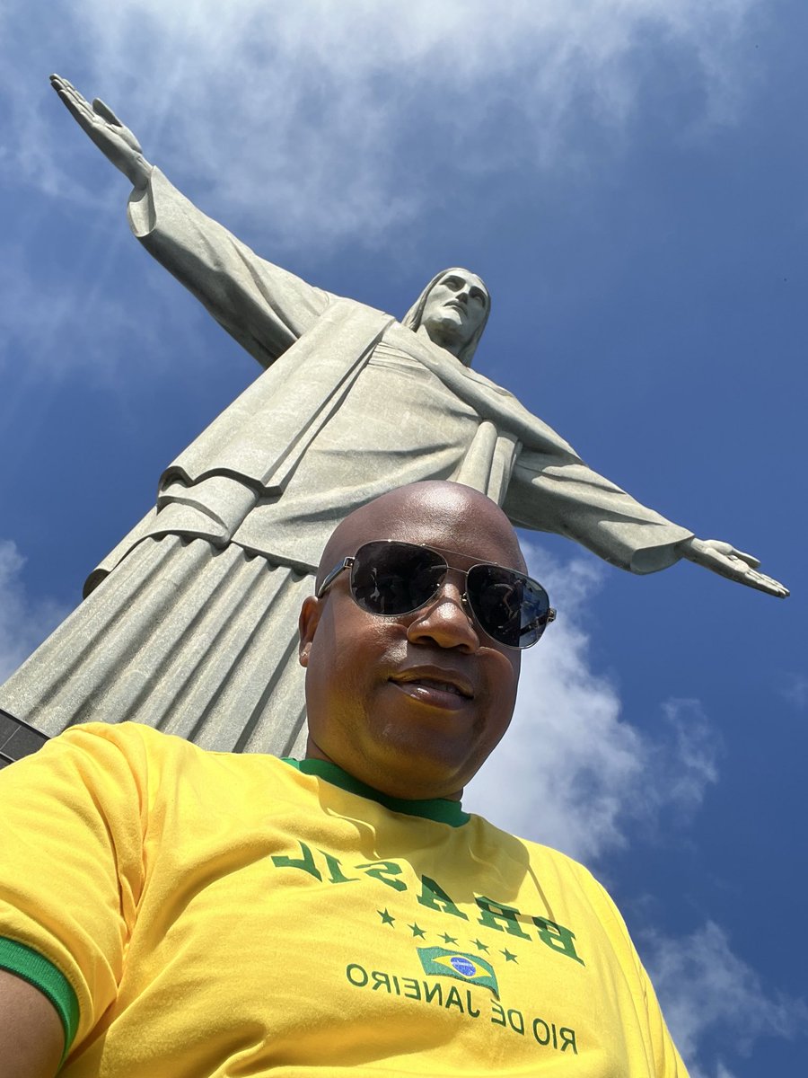 TeamRobinson_3's tweet photo. Viva o Brasil! 🇧🇷 https://t.co/L0cb8i0Y75