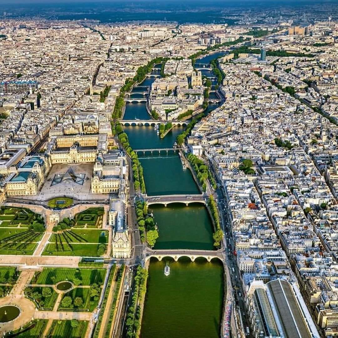 parisvisites's tweet image. Quand @parisvisites vous indique LE site qui permet de redécouvrir #Paris en visites guidées privées en famille, entre amis. Un guide-conférencier pour vous seul le jour de VOTRE choix ! C’est ici : paris-visites-guidees.com. Un secret... à partager !