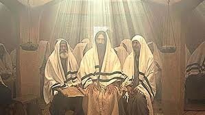 NegedeYehuda's tweet photo. Unpopular fact:

Jesus never called to abolish the Torah. His Jewish followers never ceased observing the law.

In fact, they decreed that Gentile converts weren't required to follow the full law except a few (Acts 15), while Jewish followers were to continue observing it. https://t.co/kRSdAMOqoz