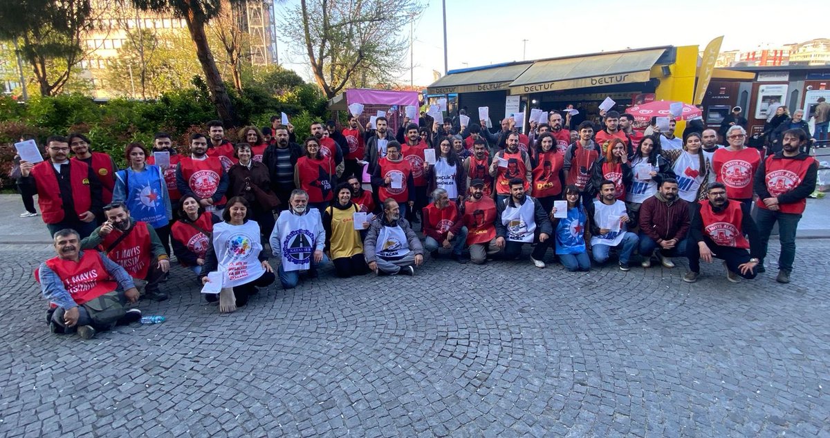 1m2026's tweet photo. Kadıköy Söğütlüçeşme duraklarında buluşarak tüm emekçileri 1 Mayıs’ta omuz omuza #Taksim’e yürümeye çağırdık. 

#1MayısAlanıTaksimMeydanı
#1M2026Taksim https://t.co/4IvHDZWvsv