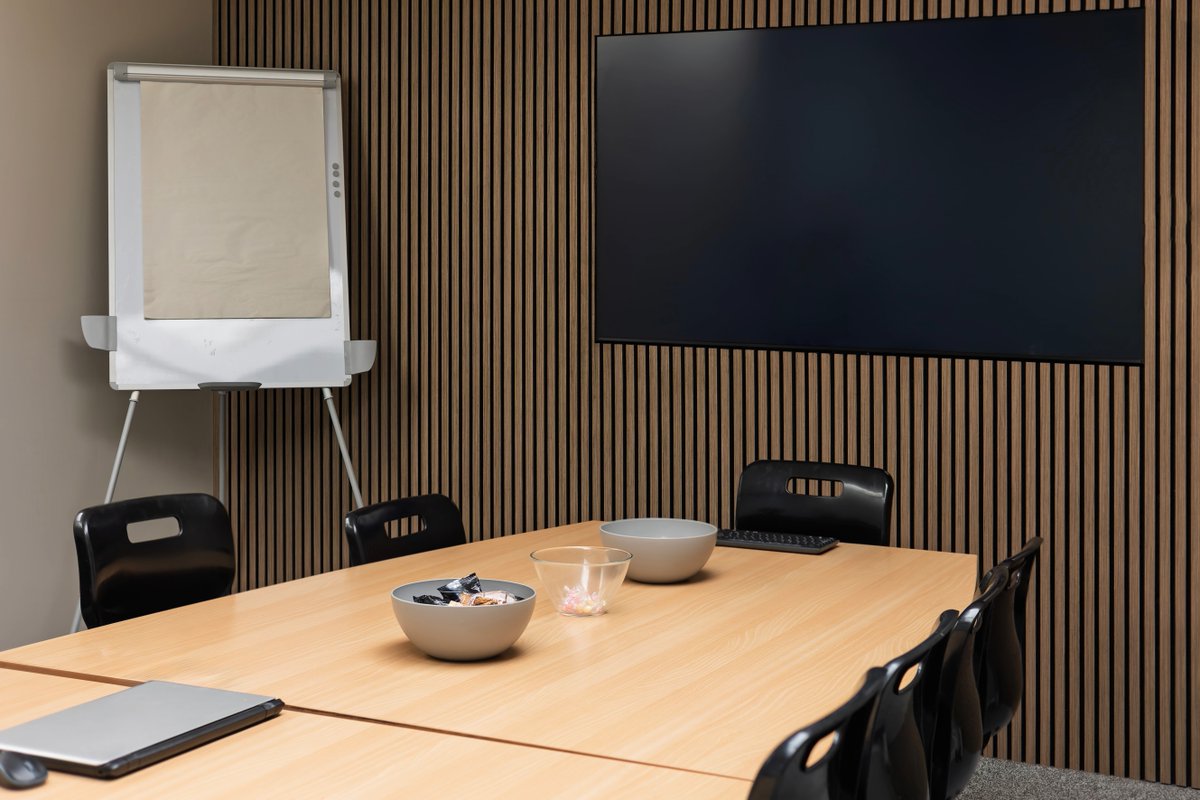 altispace's tweet image. Our Laminate Series Acoustic Slat Panels offer 21 HPL finishes and 5 felt colors to match your vision perfectly. Custom heights? Check. Fire-rated? Check. Clean Air certified? Double-check. 

#Acoustics #Architecture #InteriorDesign #SlatWall #Altispace #AcousticSlatWallPanels