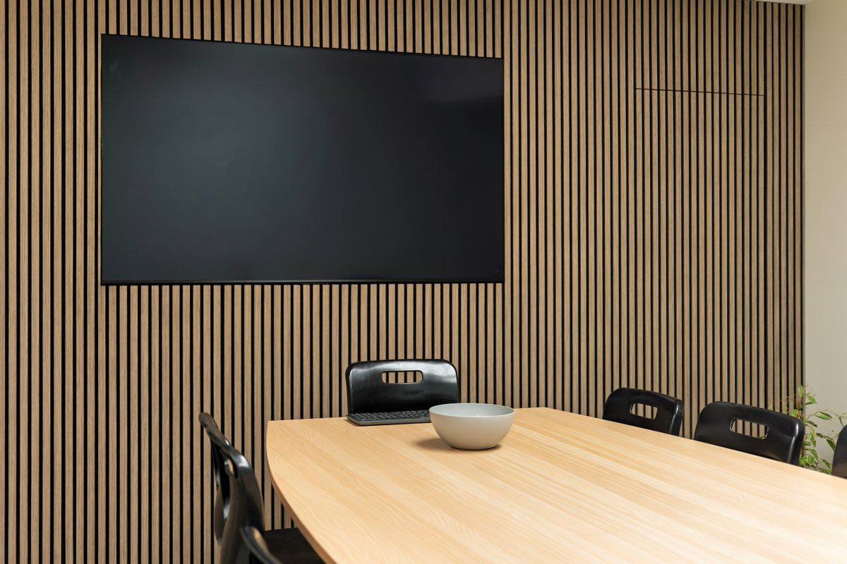 altispace's tweet image. Our Laminate Series Acoustic Slat Panels offer 21 HPL finishes and 5 felt colors to match your vision perfectly. Custom heights? Check. Fire-rated? Check. Clean Air certified? Double-check. 

#Acoustics #Architecture #InteriorDesign #SlatWall #Altispace #AcousticSlatWallPanels