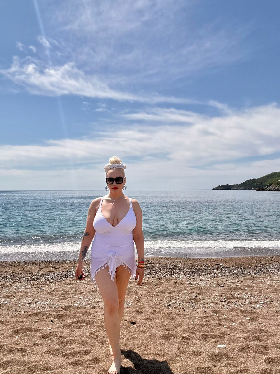 karriecheer's tweet photo. Day at Becici beach https://t.co/4VCO9KDGj4