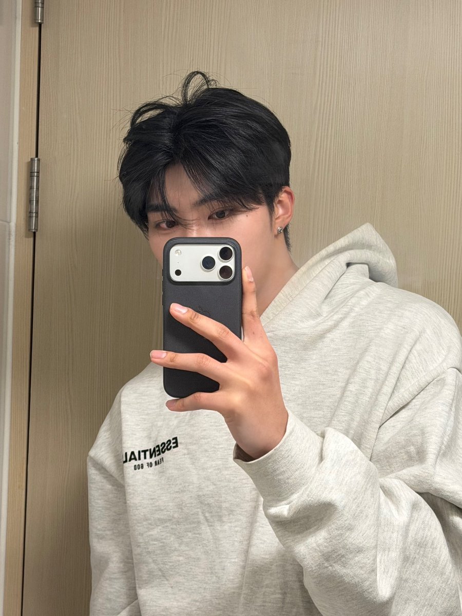 wookbao's tweet photo. he’s looking so huggable t__t https://t.co/ClGhNTgcFH