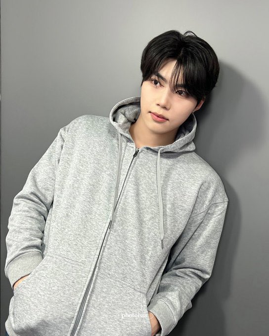 wookbao's tweet photo. he’s looking so huggable t__t https://t.co/ClGhNTgcFH