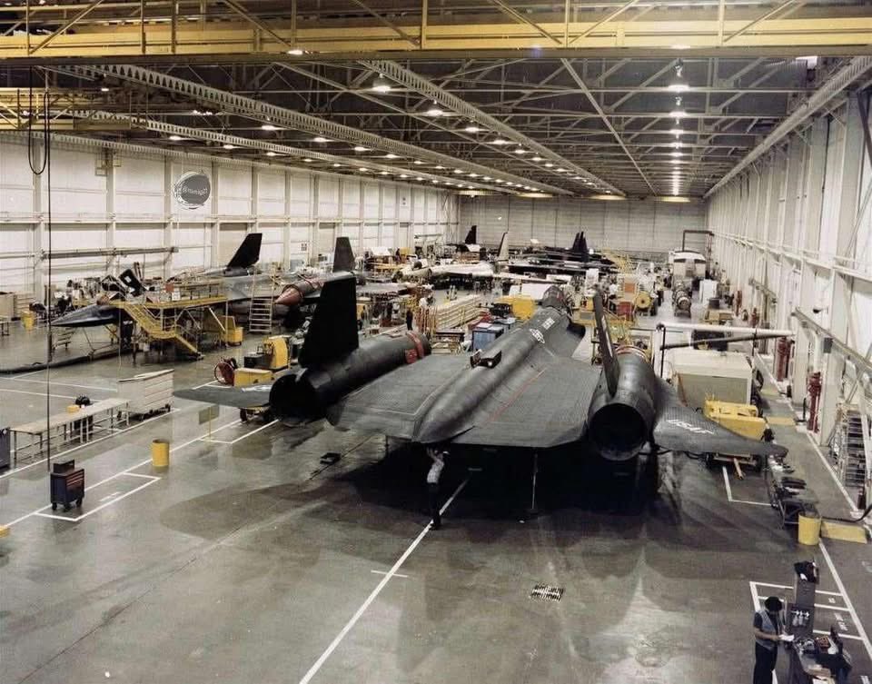 Habubrats71's tweet image. Guess what is on the other side of the wall in Det2?

On the other side of that wall that houses an unused A-12 blackbirds is the maintenance repair site for all SR 71 at Palmdale home of the Skunk Works

Here is another photo of the Palmdale, front shop @ California Skunk Works