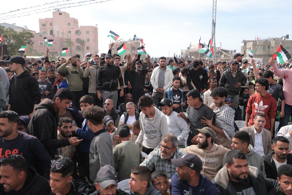 nahed191995's tweet photo. *حشودٌ جماهيريةٌ غفيرة تتوافد لحضور العرس الجماعي الذي تنظّمه عملية الفارس الشهم (3)، بدعمٍ كريم من مؤسسة خليفة الإنسانية، في مشهدٍ يعكس حجم الفرح والمشاركة الواسعة.* https://t.co/uwFpWUun9Y
