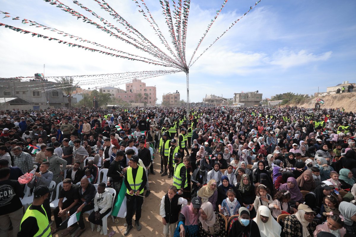 nahed191995's tweet photo. *حشودٌ جماهيريةٌ غفيرة تتوافد لحضور العرس الجماعي الذي تنظّمه عملية الفارس الشهم (3)، بدعمٍ كريم من مؤسسة خليفة الإنسانية، في مشهدٍ يعكس حجم الفرح والمشاركة الواسعة.* https://t.co/uwFpWUun9Y