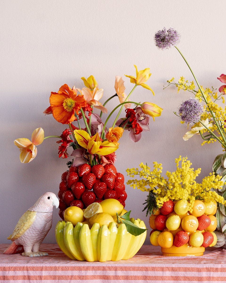 KareFrance's tweet image. Dimanche ensoleillé, vibes vitaminées 🍋✨
Quand les fruits deviennent déco, vos tables prennent vie ! Nos vases fruités transforment chaque composition en véritable œuvre d’art — un mélange audacieux de couleurs, de textures et de fraîcheur qui attire tous les regards. 🌼
#deco