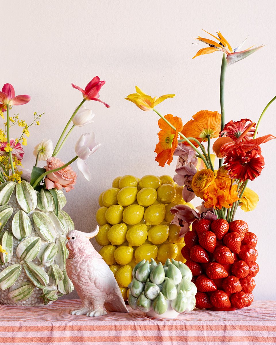 KareFrance's tweet image. Dimanche ensoleillé, vibes vitaminées 🍋✨
Quand les fruits deviennent déco, vos tables prennent vie ! Nos vases fruités transforment chaque composition en véritable œuvre d’art — un mélange audacieux de couleurs, de textures et de fraîcheur qui attire tous les regards. 🌼
#deco