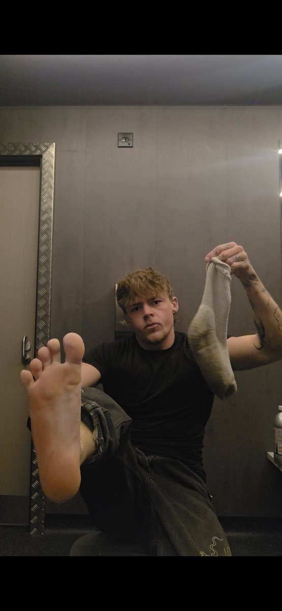Geordiedomxx's tweet photo. Dirtiest soles around 😈🤮 
@obedientgaysub @AlphaMaleWorld1 @RT4MastersBR2 @slave_here #burp @alpha_amplifier #slave #findom #wataa #cashslave #yourmaster #chavmaster #chudai #customs #feet #fart #shoes https://t.co/OvdWRaPkCX