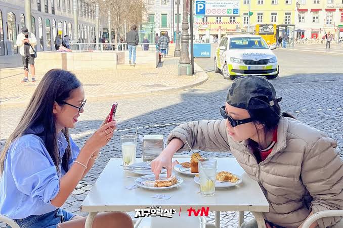 미현이 게임 완패하고 영지 굶겨서 기죽어 있을 때도 괜찮다고 위로해주고 웃겨서 부럽다고 시기질투하는척도 해주고 다음게임에서 먼저 손잡아주는 착순이 동생이라 바보즈가 영원했으면 좋겠어..