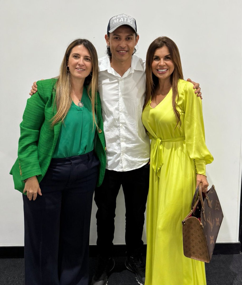 mauriciomatri's tweet photo. Así no le guste a la mamerteria, pero lo voy a decir una y otra y otra vez;
Hoy más fuerte y claro que nunca:

¡Paloma Valencia presidente! ❤️‍🩹 https://t.co/JWn4mdVZkk