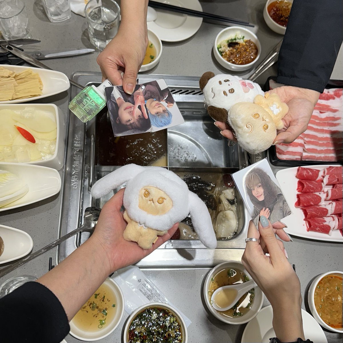 do_do_ying's tweet photo. 도영이 봐줫으면 하이디라오도 가줘야겠지 https://t.co/MedwGEQDGQ