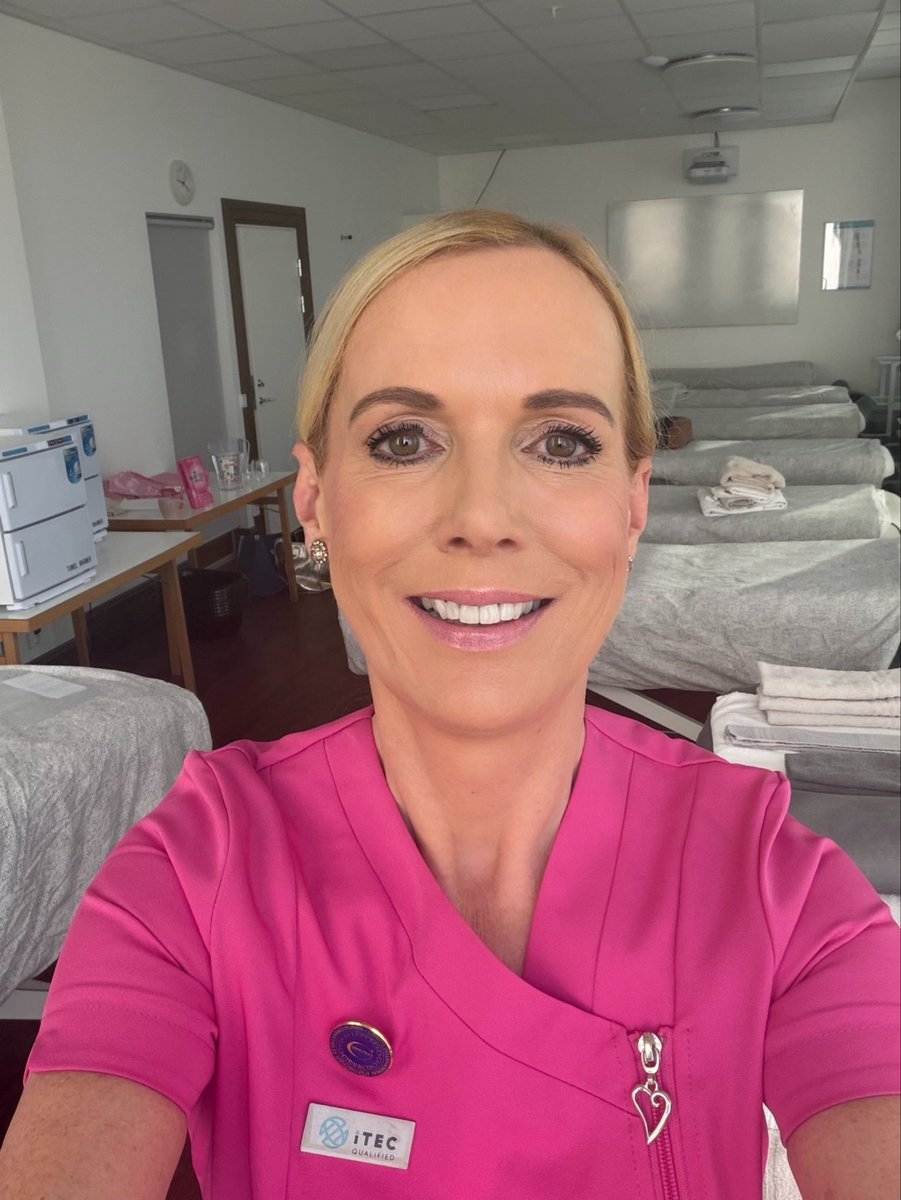 pinktearoom's tweet image. Hello lovelies, I hope your Friday’s going well😃💗🌸. I’ve been filming my new treatment.
👇
alisonbladh.com/menomassage#me…
#massage #menopause #womenshealth