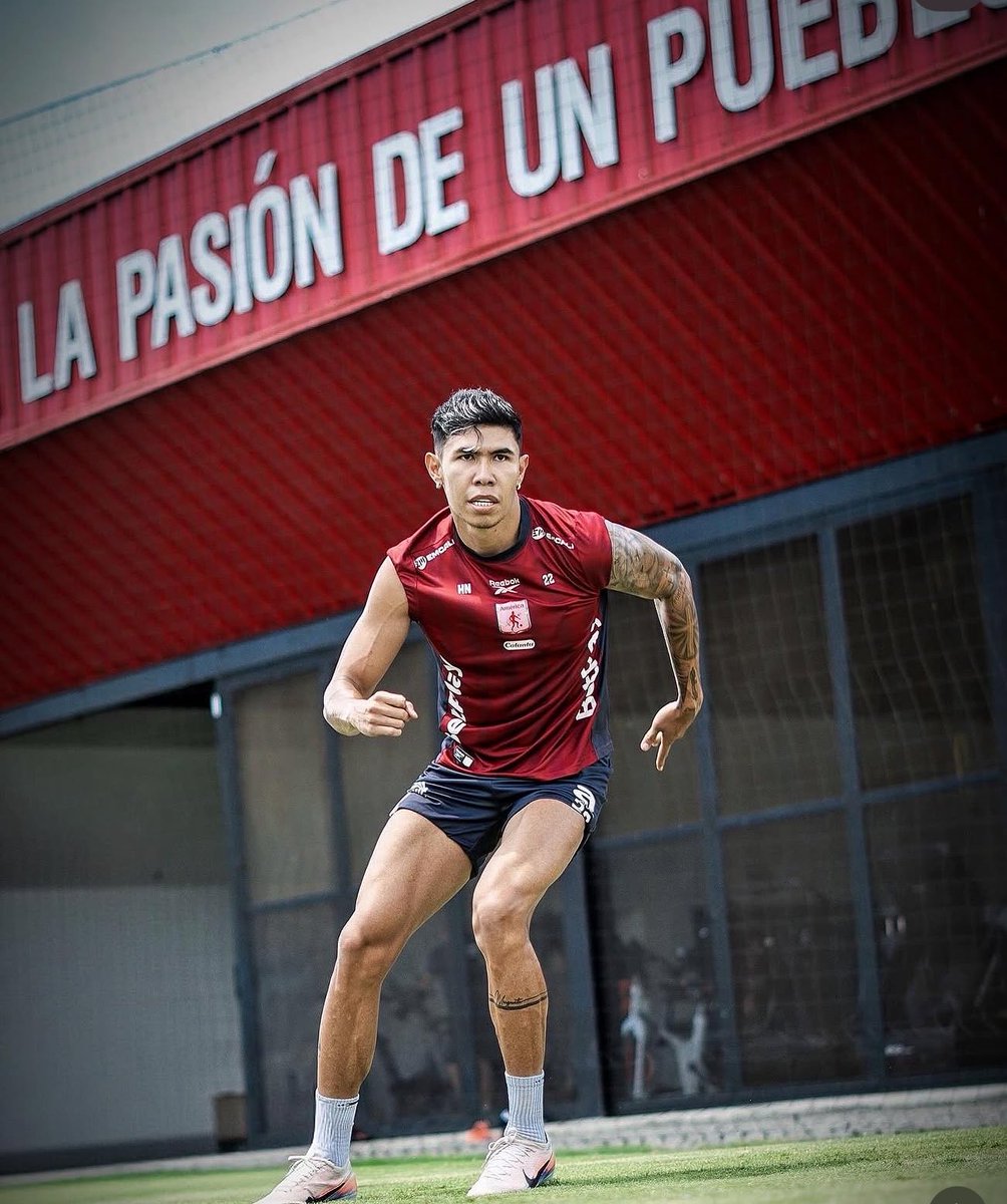 leonelcerrudo's tweet image. “Nicolás Hernández lleva varios días haciendo trabajos exigentes u con pelota. No está concentrado para mañana pero está más cerca de volver. Tilman Palacios sí está disponible para el clásico”

🎙️ David González, DT de #América, en rueda de prensa.