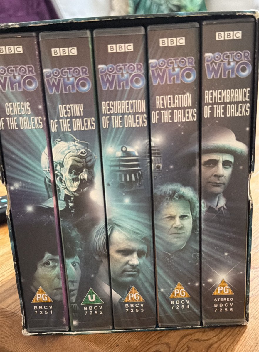 WhovianLife's tweet image. Slowly collecting some Doctor Who VHS tapes, and @AdamMartynAMTV had this one so i just HAD to have it!! 😍😍 beautiful set! #DoctorWho