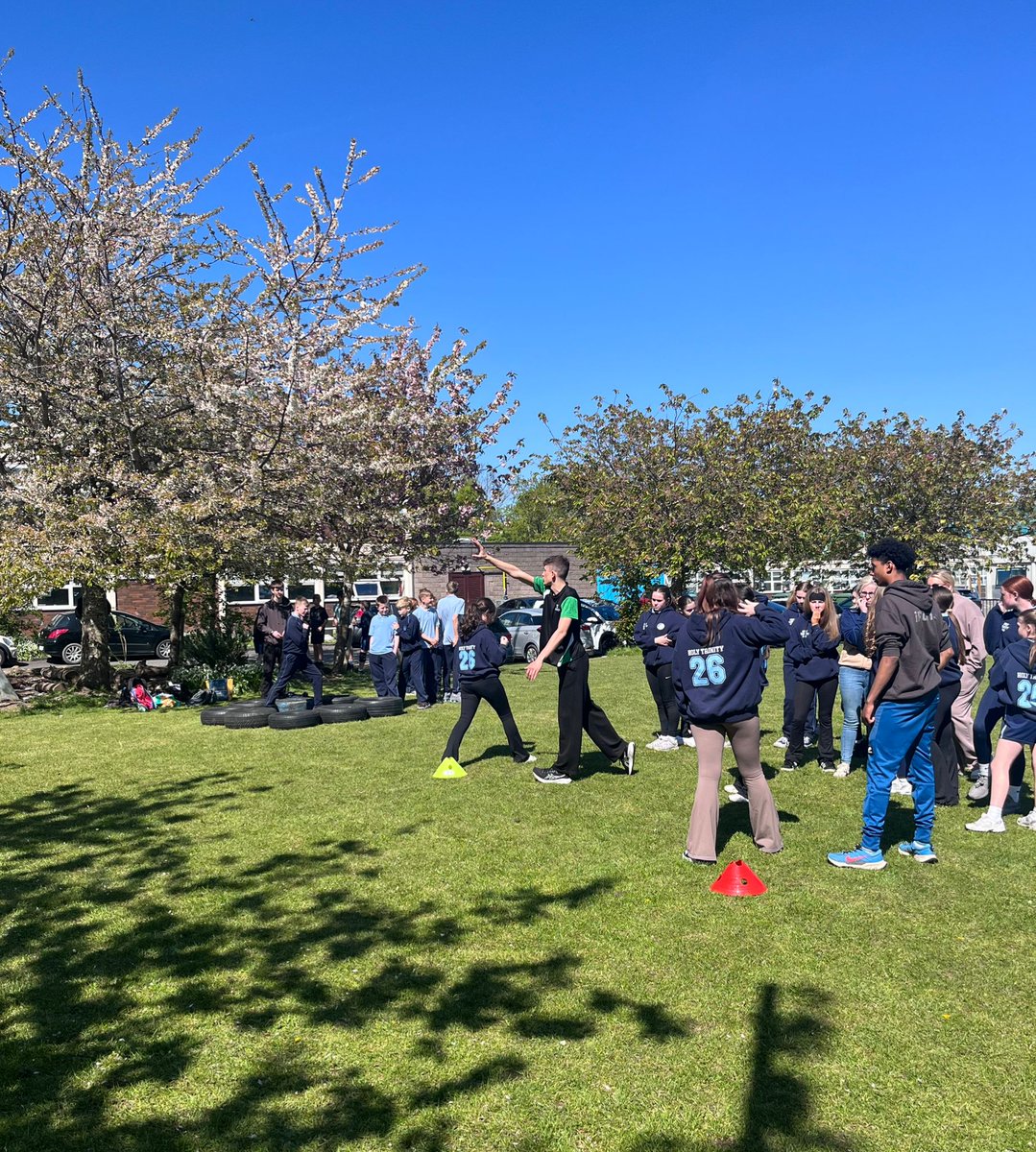 BelmayneEtss's tweet image. Huge thanks to our #TY @irishathletics students who helped @ClongriffinA in the primary schools today