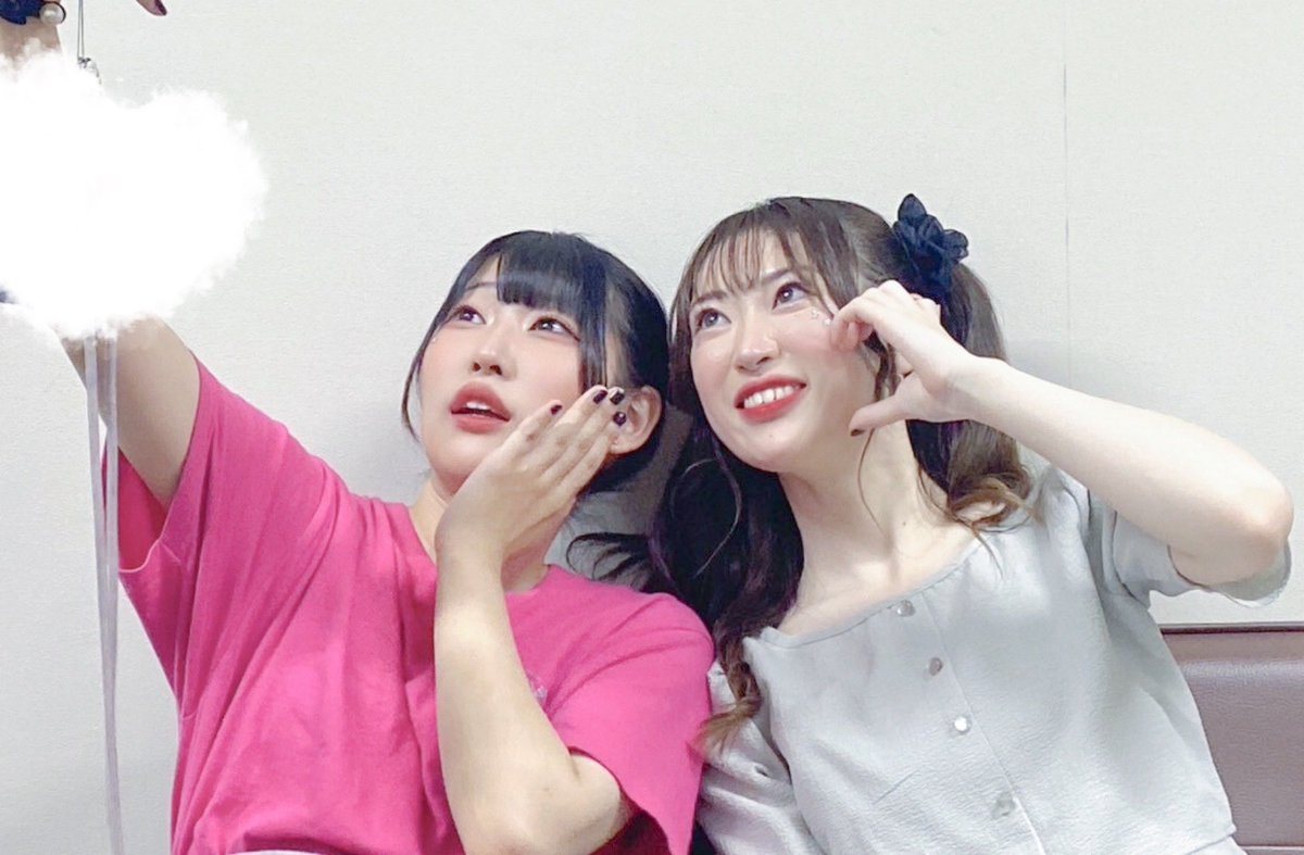 Vo.NORIKA🎤とBa.NOA🎸の
仲良しオフショット🫶隠し撮り🫣

誰が撮ったのでしょう？

#てぃあーず
#ガールズバンド