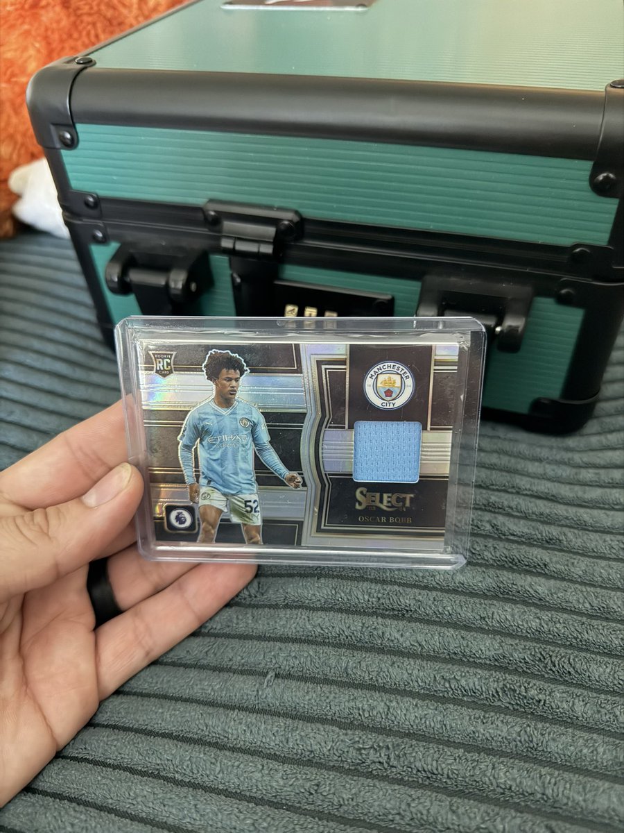 _Jdrios's tweet photo. @jcutlersburner Oscar Bobb patch RC-$15
France Silver Badge-$15
Gittens Gold Lava-$25
Noa Lang /25 RC-$20 https://t.co/atgEPdX7if
