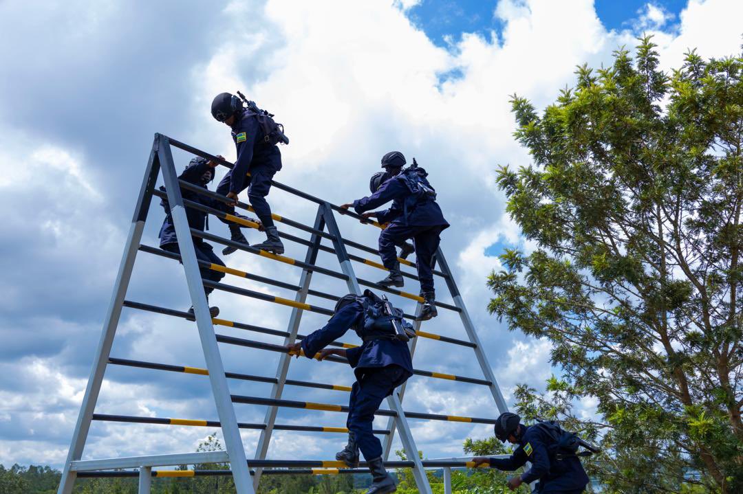 Rwandapolice's tweet photo. A total of 1,697 participants, including 312 women and 38 from the Rwanda Correctional Service, completed the three-month training at the Counter Terrorism Training Centre (CTTC) in Mayange, Bugesera District. https://t.co/bpYuAnJFVS
