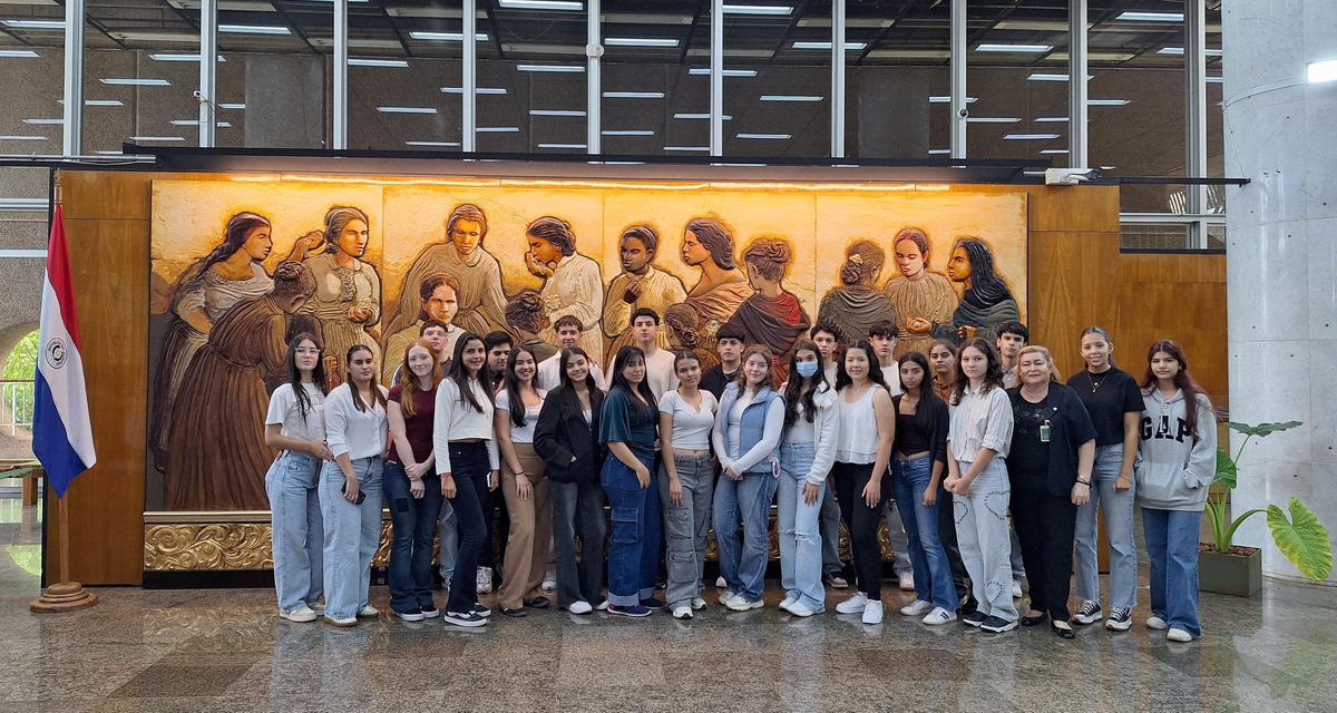 BCPCultural's tweet photo. Estudiantes de la Universidad Americana, de las carreras de Administración de Empresas y Licenciatura en Gestión de Recursos Humanos, participaron el miércoles 22 de mayo de la #VisitaGuiadaBCP, una experiencia orientada a conocer la labor del BCP y los espacios institucionales. https://t.co/zbzOPKzVMK