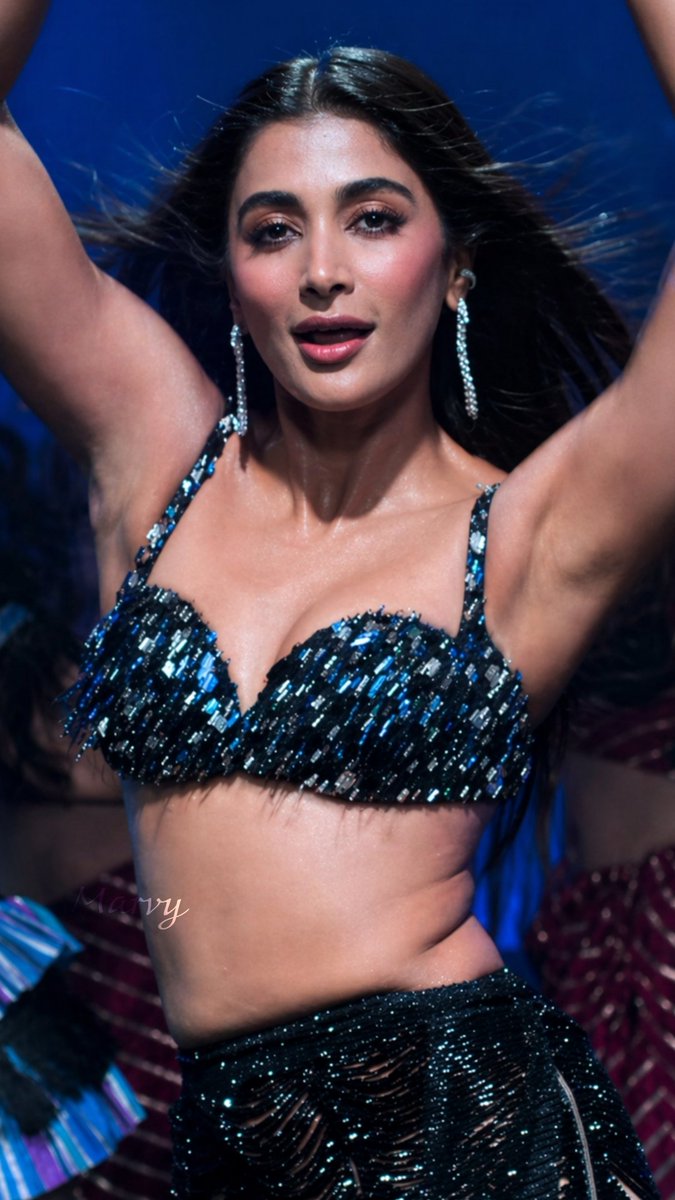 SaiKalyan_Offl's tweet image. Pooja Hegde absolutely owning peak glam 😍 in the #Wow song  💃🏻

#PoojaHegde can't take my eyes 👀 off her 🥵❤️‍🔥