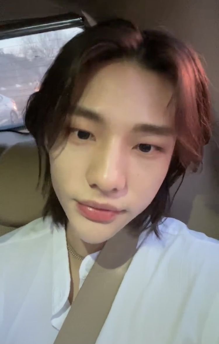 kyosmuse's tweet image. car picture vibes 🤍😗
#stayselcaday #ssd #straykids #스트레이키즈 #스키즈 #현진 #hyunjin