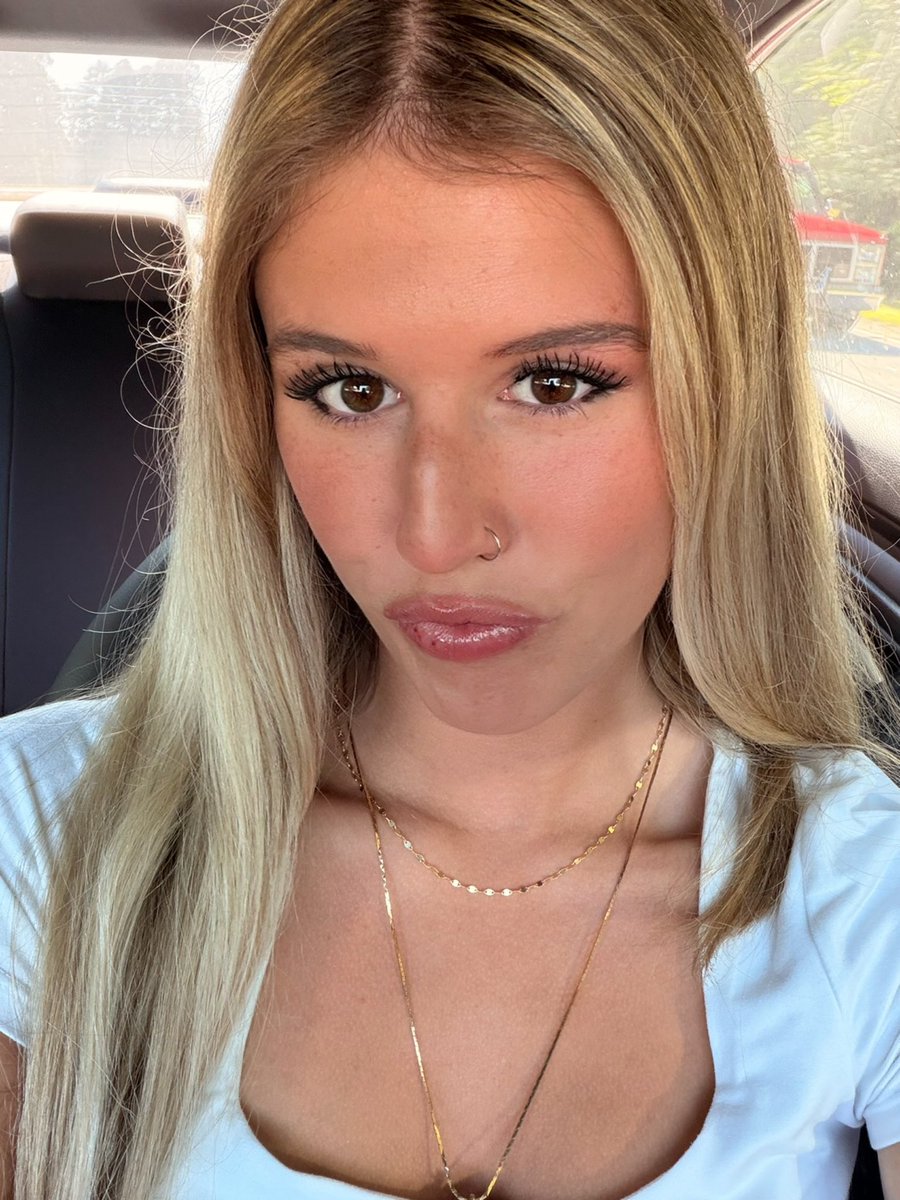 kyosmuse's tweet image. car picture vibes 🤍😗
#stayselcaday #ssd #straykids #스트레이키즈 #스키즈 #현진 #hyunjin