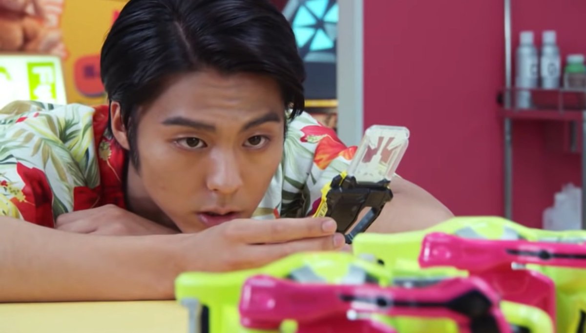 눈 그릏게 치켜뜨고
두더지야?