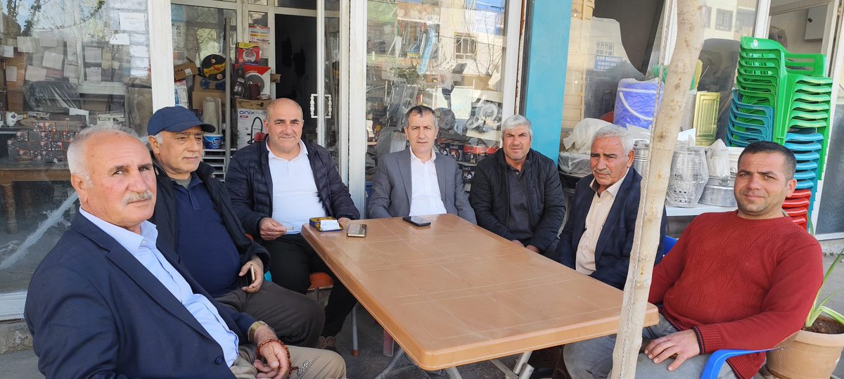 mehmetcelalavci's tweet photo. Gölcük Caddesi’nde esnaflarımızı ziyaret ettik. Her zaman olduğu gibi sıcak karşılamaları, samimiyetleri ve içten sohbetleri için kendilerine teşekkür ediyorum.

Esnafımız bu şehrin bel kemiği, alın terinin ve emeğin en güzel temsilcisidir. Bizler de her fırsatta yanlarında olmaya, sorunlarını dinlemeye ve çözüm üretmeye devam edeceğiz.
@herkesicinCHP @eczozgurozel  @karadagferhatt