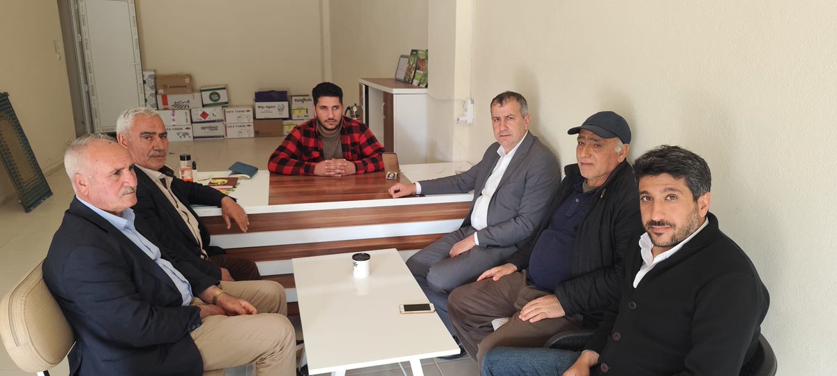 mehmetcelalavci's tweet photo. Gölcük Caddesi’nde esnaflarımızı ziyaret ettik. Her zaman olduğu gibi sıcak karşılamaları, samimiyetleri ve içten sohbetleri için kendilerine teşekkür ediyorum.

Esnafımız bu şehrin bel kemiği, alın terinin ve emeğin en güzel temsilcisidir. Bizler de her fırsatta yanlarında olmaya, sorunlarını dinlemeye ve çözüm üretmeye devam edeceğiz.
@herkesicinCHP @eczozgurozel  @karadagferhatt