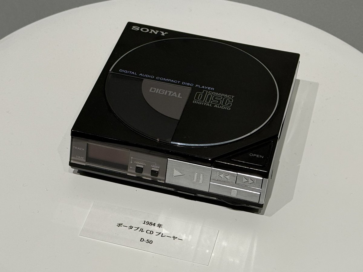 otto19830309's tweet image. 世界初の携帯型CDプレーヤーが1984年って初めて知った…

その年にデビューした、今の表記でいうところの😆TMNETWORKが初めてCDのみでリリースしたGift for Fanks が自身初のオリコン1位というのも、量子がもつれてるような…😳

#GinzaSONYPark #TMNETWORK #QUANTUM