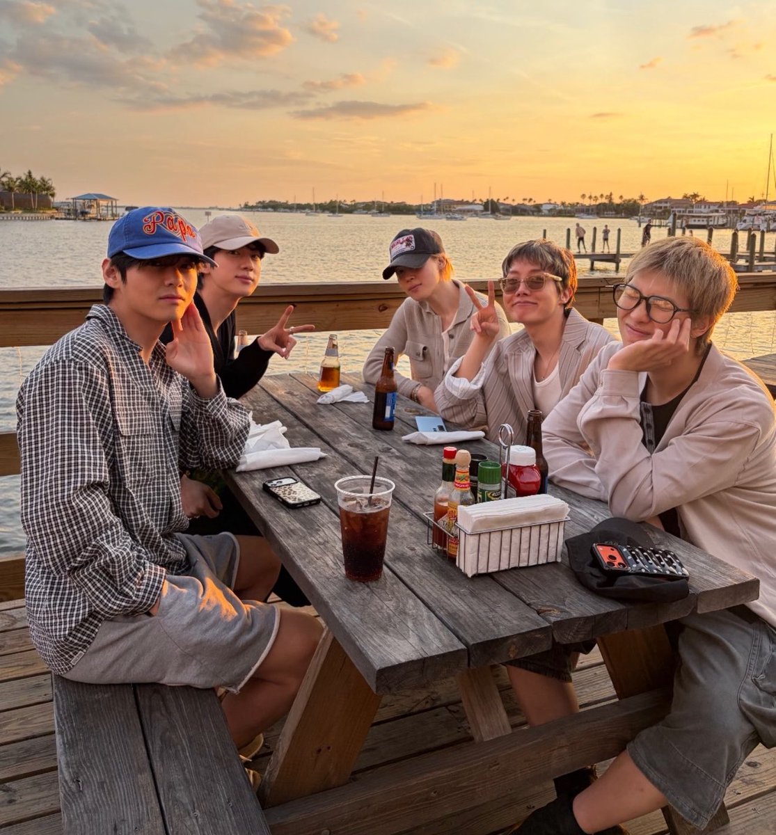 AW MY LOVES 🥹 enjoying the ☼