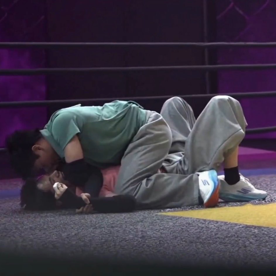 จ้าๆๆๆ คู่ก็ทั้งเสื้อ ทั้งรองเท้าไปเลยสิคะ 

#RunningManTH
#ต้าห์อู๋ออฟโรด #DaouOffroad