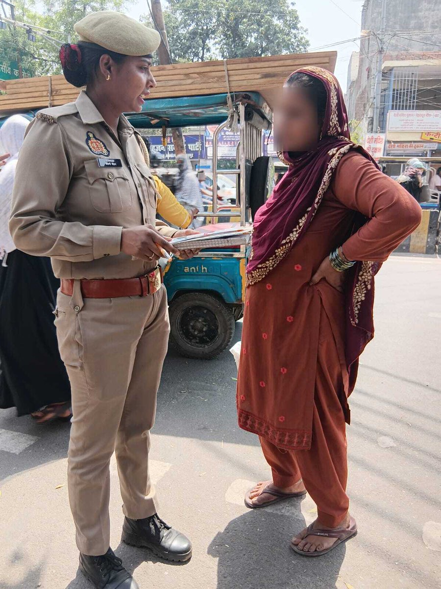 saharanpurpol's tweet image. #SaharanpurPolice
#PoliceAction
#GoodWorkUPP

➡️आज दिनांक 24.04.2026 को थाना जनकपुरी, जनपद सहारनपुर क्षेत्रांतर्गत एंटी रोमियो टीम LC 73 शिवानी द्वारा महिला सशक्तिकरण अभियान मिशन शक्ति फेज-5.0 के तहत दोपहर के समय जागरूकता अभियान चलाया गया।

➡️अभियान के दौरान क्षेत्र में उपस्थित