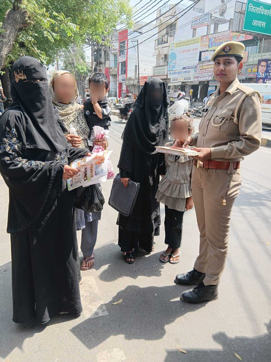 saharanpurpol's tweet image. #SaharanpurPolice
#PoliceAction
#GoodWorkUPP

➡️आज दिनांक 24.04.2026 को थाना जनकपुरी, जनपद सहारनपुर क्षेत्रांतर्गत एंटी रोमियो टीम LC 73 शिवानी द्वारा महिला सशक्तिकरण अभियान मिशन शक्ति फेज-5.0 के तहत दोपहर के समय जागरूकता अभियान चलाया गया।

➡️अभियान के दौरान क्षेत्र में उपस्थित