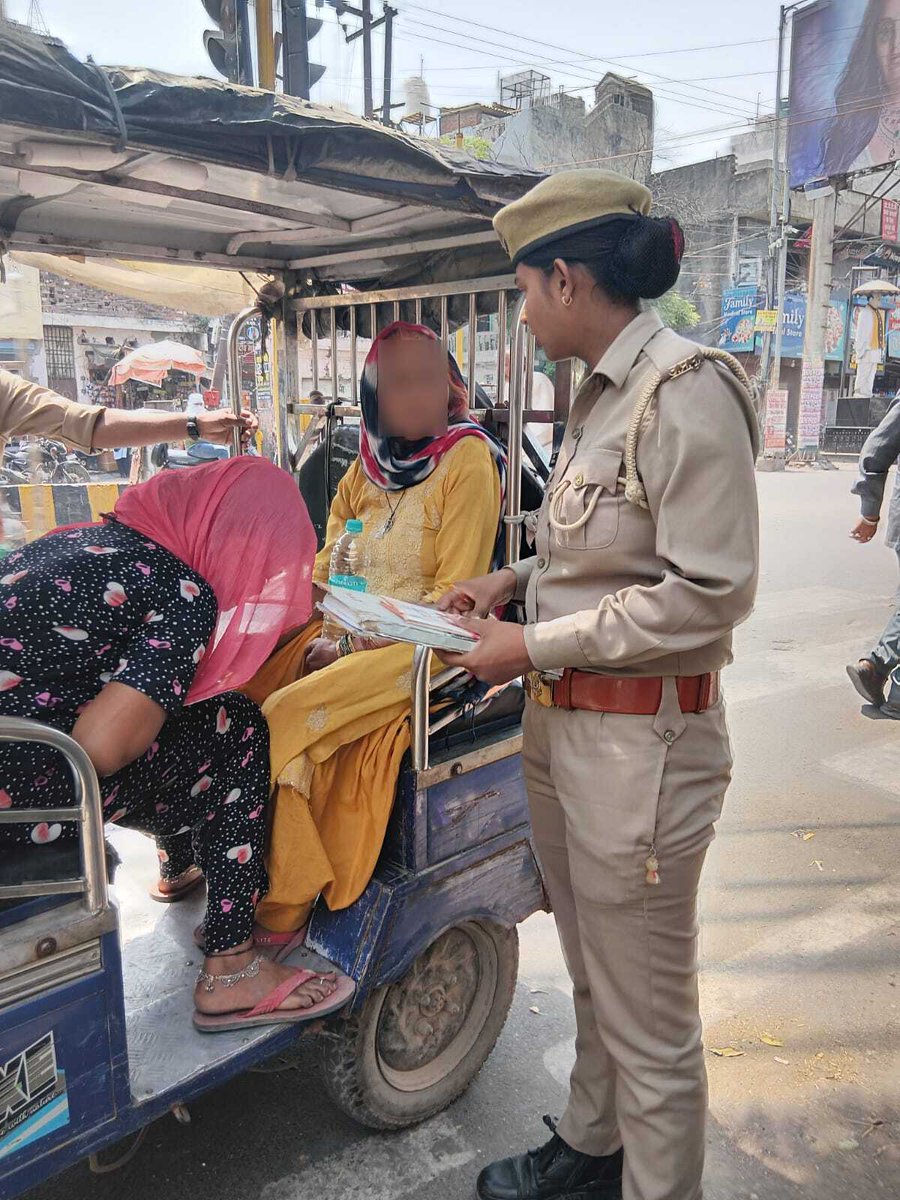 saharanpurpol's tweet image. #SaharanpurPolice
#PoliceAction
#GoodWorkUPP

➡️आज दिनांक 24.04.2026 को थाना जनकपुरी, जनपद सहारनपुर क्षेत्रांतर्गत एंटी रोमियो टीम LC 73 शिवानी द्वारा महिला सशक्तिकरण अभियान मिशन शक्ति फेज-5.0 के तहत दोपहर के समय जागरूकता अभियान चलाया गया।

➡️अभियान के दौरान क्षेत्र में उपस्थित