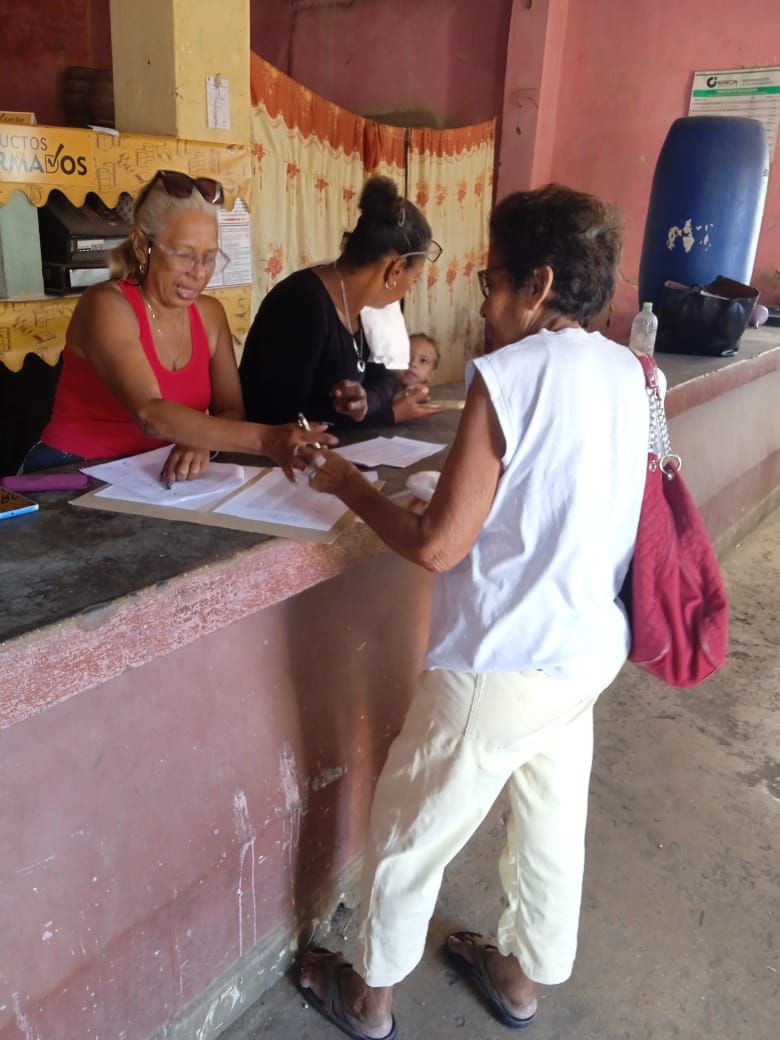 #MiFirmaPorCuba  #LaPatriaSeDefiende  ,en los establecimiento,donde se brindan servicios a la población  se realiza #MiFirmaPorCuba  #MiBarrioSeguro