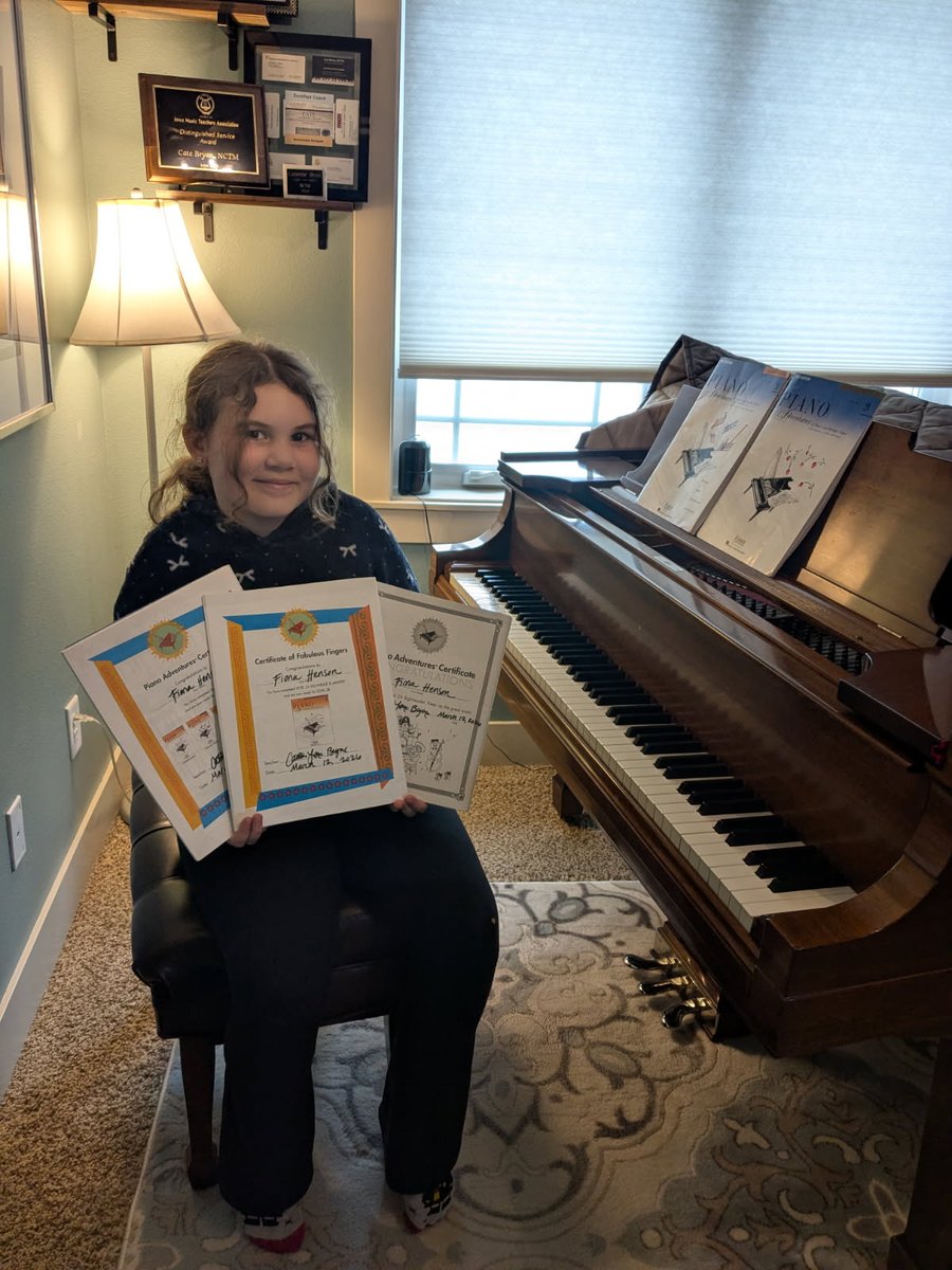 CateBryan's tweet image. Today the studio celebrates Fiona for completing her Faber 2A Level books! 

She is using her audition skills of practicing to make each piece shine with technical and expression prowess!

#piano #pianolessons #pianomusic #pianoteacher #pianostudent #pianostudio @pianoadventures