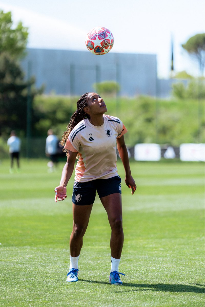 AshleyLawrence's tweet photo. @ol__lyonnes ☀️ https://t.co/1p8melAnLC