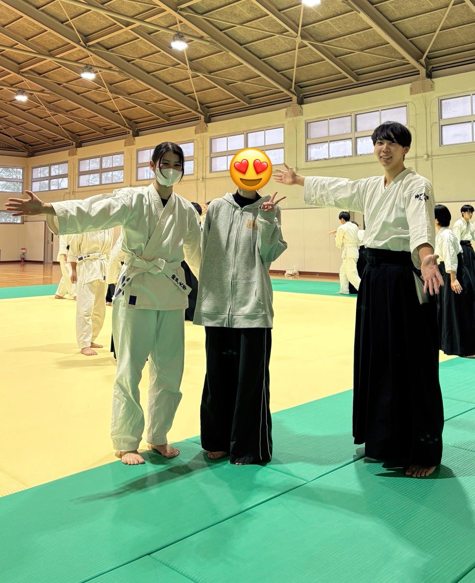 kobeaikido's tweet photo. 今日は4人の新入生が体験に来てくれました！🫶☺️
体験に来てくれるのが2回目の子もいて、体験会後のご飯会も盛り上がりました🥳😆
体験会の最後には副将がかっこいい演武を披露しました✨🥋

新入部員熱烈募集中なので、DMで体験希望を待っています💕
⁡
#合気道 #神戸大学 #春から神大 #神大 https://t.co/HbuVpR0cQm