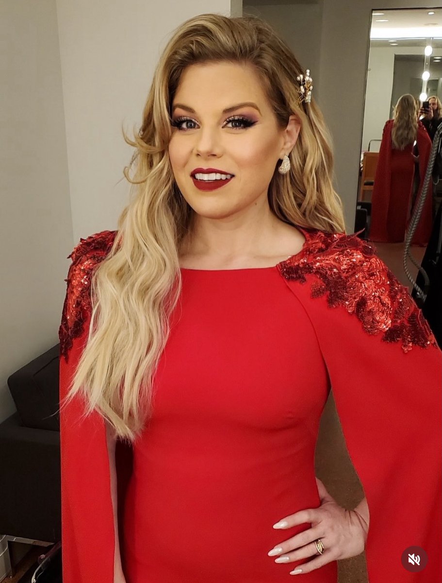 Daily Megan Hilty tweet media