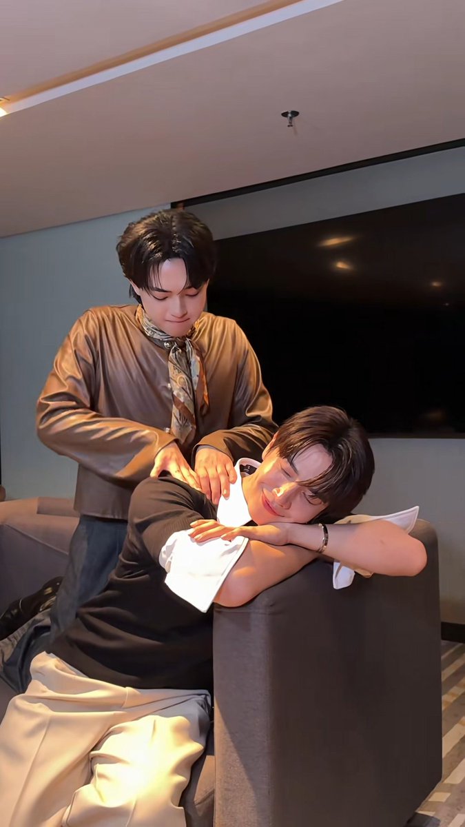 𝐀𝐖𝐒𝐓 🌻 tweet media