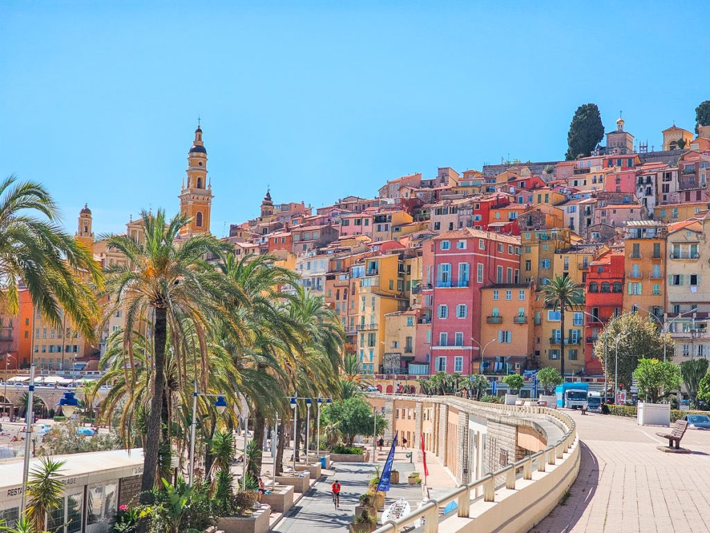 ApoStructura's tweet photo. America doesn’t have a car dependency problem, it has a placemaking problem.

Tuscany is super car dependent, so is the French Riviera. But that doesn’t stop them from building incredible pedestrian destinations.

You drive there and park OUTSIDE of the pedestrian destination. https://t.co/uWxOz85572