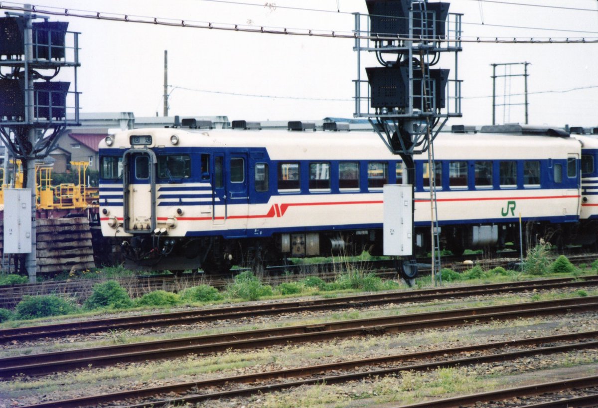 キハ58 736 JR東日本 新潟運転所所属 1995年6月10日 新津駅 当時、車で